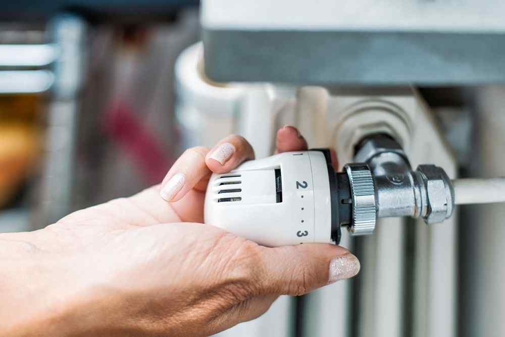 Radyatör termostat vanası yenimahalle vaillant servisi işçisis tarafından ayarlanıyor