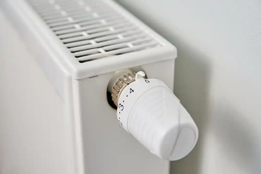 5 seviyesine ayarlanmış radyatör termostatı